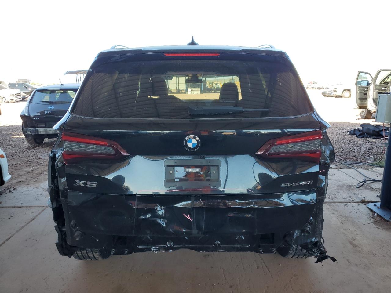 2021 BMW X5 sDrive40i: повреждение задней части