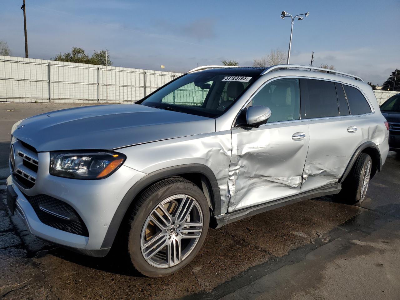 2022 Mercedes-Benz GLS 450 4MATIC: боковое повреждение